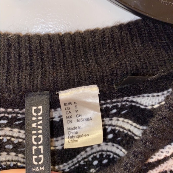 Cropped Sweater - Picture 2 of 4